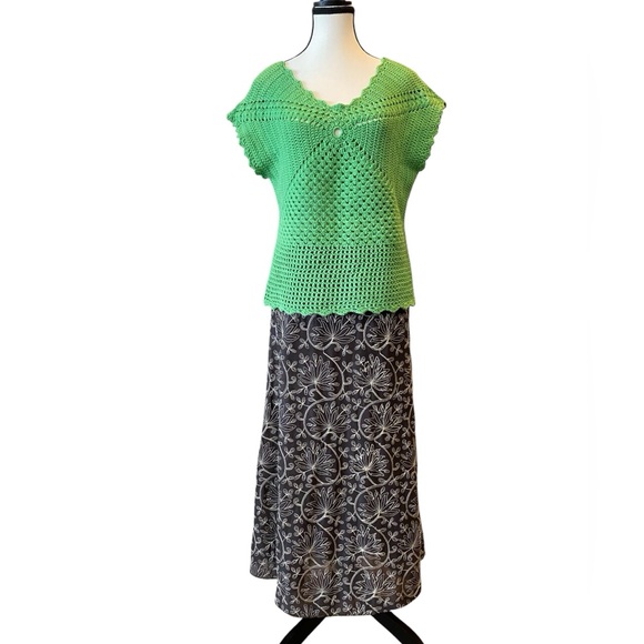 Hand crocheted sleeveless top EUC - Picture 2 of 8